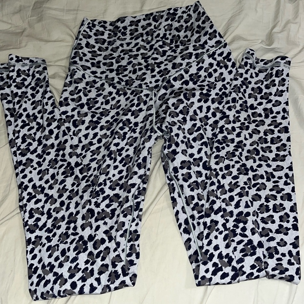 Aerie chill play move crossover leopard leggings